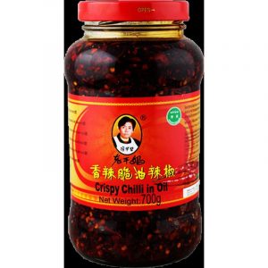 老干妈 香辣脆油辣椒 700g - KNUSPRIGER CHILLI IN ÖL